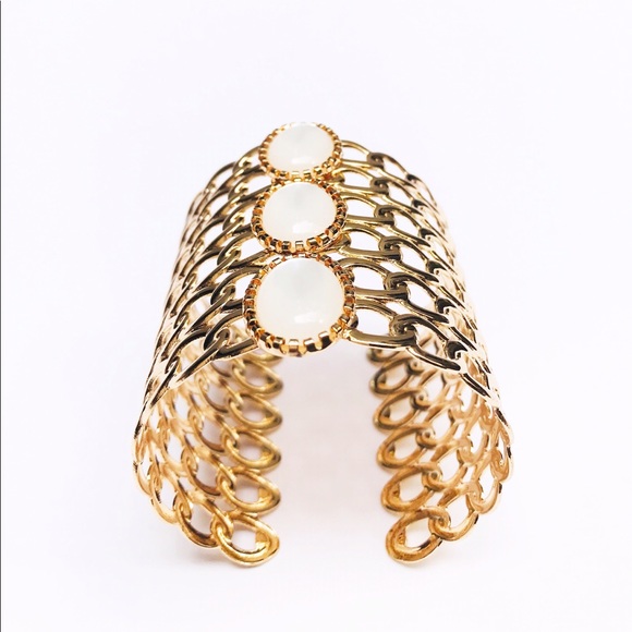 Beautiful gold cuff bracelet - Picture 4 of 7